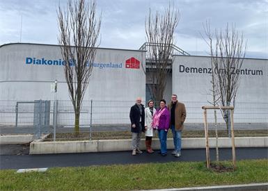 Partner der DIAKONIE und ihrer Einrichtungen sind das Land Burgenland, die Stadtgemeinde Oberwart, die Evang. Kirchengemeinde A.B. Oberwart (Pfarrerin Sieglinde Pfänder 2. v. r.), die OSG (GF Alfred Kollar re.), der Lionsclub Südburgenland, sowie eine Buchinitiative von Franz Stangl mit Peter und Trixi Schuh (Bild. li.).