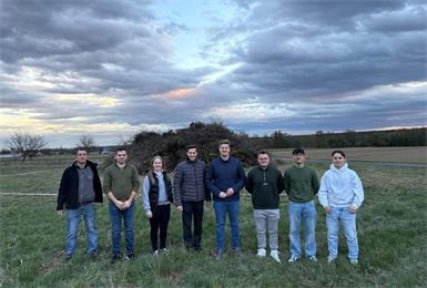 Patrick Feigl, André Krammer, Carina Krammer, JVP-Bezirksobmann Paul Jandrisics, JVP-Landesobmann Daniel Heintz, JVP-Ortsobmann Jonas Froschauer, Ben Honek und Sebastian Feigl. 