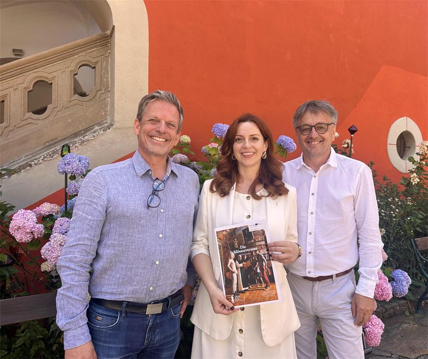 Patrik Hierner (Burgenland Tourismus), Nina Peischl (Projektmanagerin Schlösserstraße Burgenland), Michael Gerbavsits (Stiftungsadministrator Burg Güssing) bei der Präsentation.