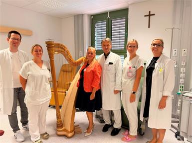 Paul Gibiser, Sarah Resner-Radakovits, Aneta Pichler, Primarius Erich Willhuber, Pflegerische Leitung Lisa Hallemann und Pflegedirektorin Bianca Puntigam (v.l.).