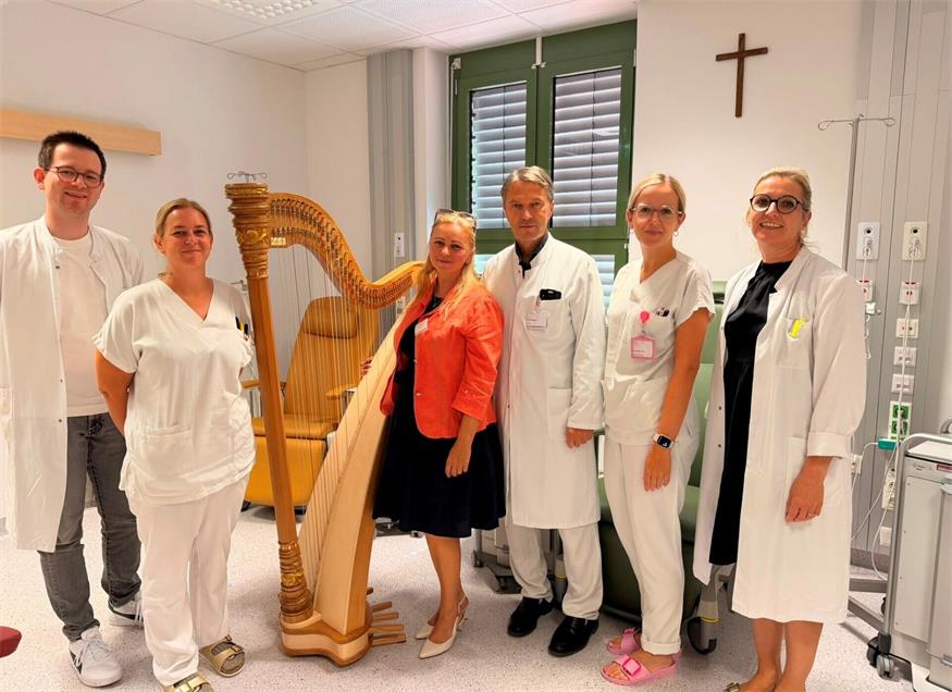 Paul Gibiser, Sarah Resner-Radakovits, Aneta Pichler, Primarius Erich Willhuber, Pflegerische Leitung Lisa Hallemann und Pflegedirektorin Bianca Puntigam (v.l.).