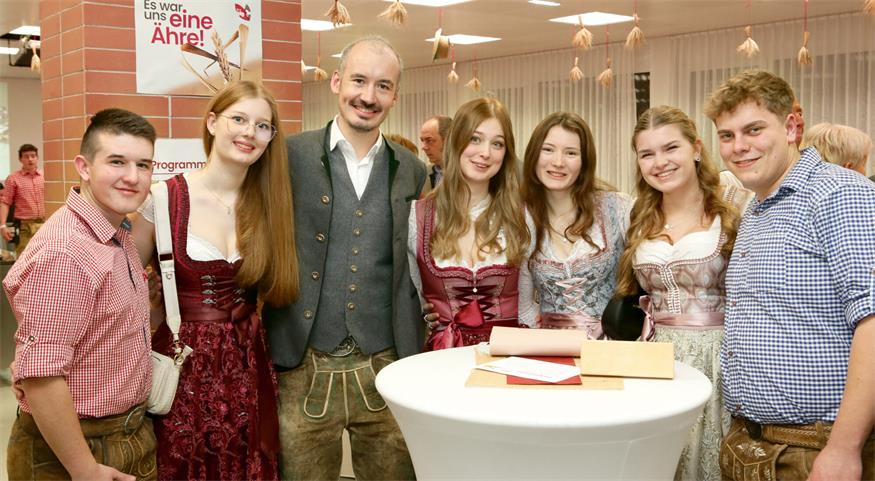 Paul Wukitsevits, Sara Schey, Florian Pleschberger, Cora Herbst, Viktoria Rantasa, Linda Pauer und Markus Majcher. 