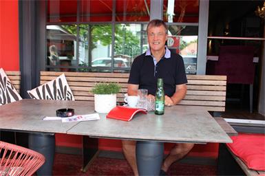 Peter Rezars Lieblingsplatz in der Stadt ist zwar zuhause, aber er genießt es auch, in einem der vielen Cafehäuser zu sitzen. Gerne geht er etwa in die Schmyede oder zum "Michl", denn "dort hört man alle Neuigkeiten."