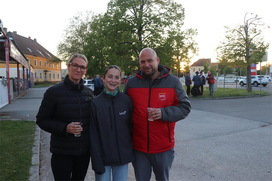 Fackelzug durch Neudörfl am Vorabend des 1. Mai