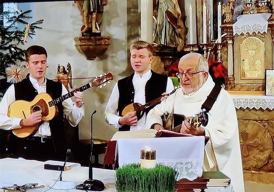 Pfarrer Branko Kornfeind feierte die Messe in bewährter Manier.