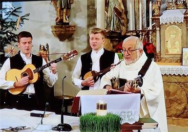 Pfarrer Branko Kornfeind feierte die Messe in bewährter Manier.
