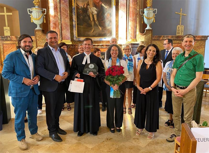 Pfarrer Carsten Merker-Bojarra (3. v.l.) blickte auf 20 Jahre im Dienst der Pfarre zurück, der Kirchenchor Unterschützen feierte sein 50-jähriges Bestehen. Die Ortschefs von Oberschützen, Hans Unger (li.) und Stefan Laimer (2.v.l.) waren ebenfalls unter den Gratulanten.