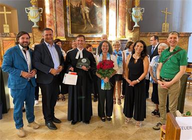 Pfarrer Carsten Merker-Bojarra (3. v.l.) blickte auf 20 Jahre im Dienst der Pfarre zurück, der Kirchenchor Unterschützen feierte sein 50-jähriges Bestehen. Die Ortschefs von Oberschützen, Hans Unger (li.) und Stefan Laimer (2.v.l.) waren ebenfalls unter den Gratulanten.