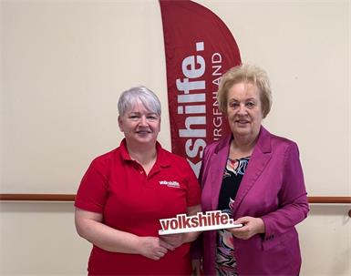 Pflegedienstleitung der mobilen Hauskrankenpflege Karin Csencsits (li.) mit Präsidentin der Volkshilfe Burgenland Verena Dunst.
