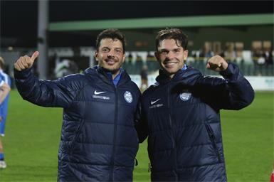 Philipp Hosiner (l.) bejubelte mit seinem Cousin Patrick Schmidt einen 3:1-Sieg in Parndorf, bei dem Hosiner alle drei Treffer erzielte. 