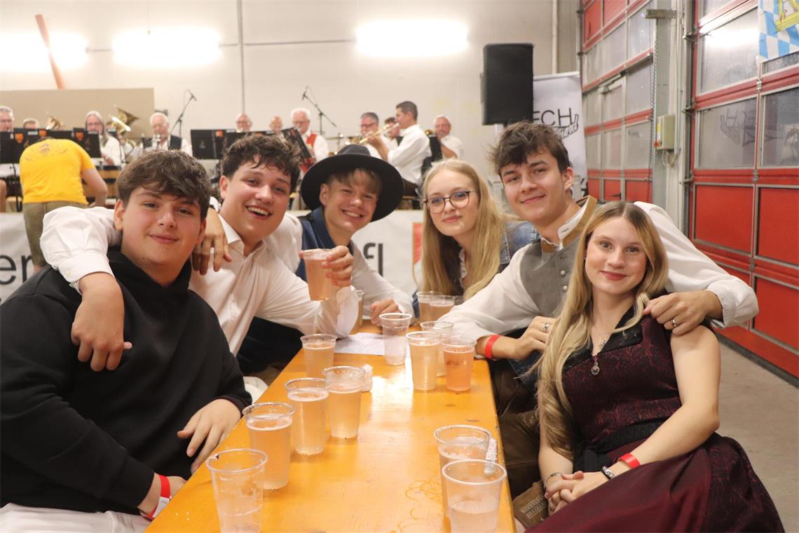 Alen, Julian, Tim, Pia, Raphael und Anna. 