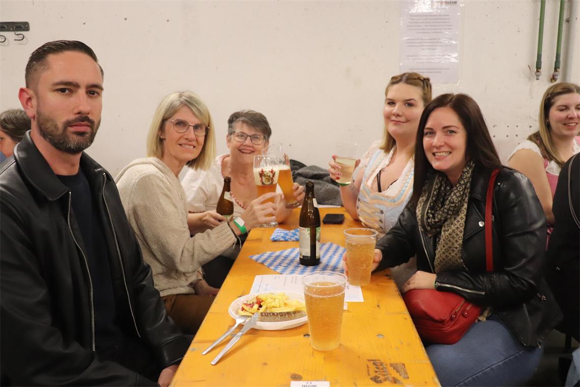 Christopher, Sandra, Sabina, Sofia und Jasmin.
