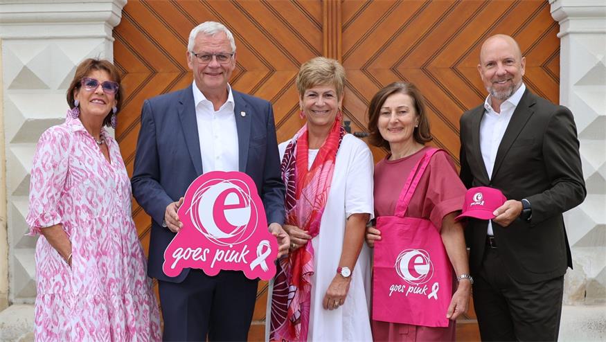 Pink-Ribbon Botschafterin Agnes Ottrubay, Bürgermeister von Eisenstadt Thomas Steiner, Stadtbezirksvorsteherin Waltraud Bachmaier, Geschäftsführerin der Krebshilfe Burgenland Andrea Konrath und BVZ-Herausgeber Markus Stefanitsch. 