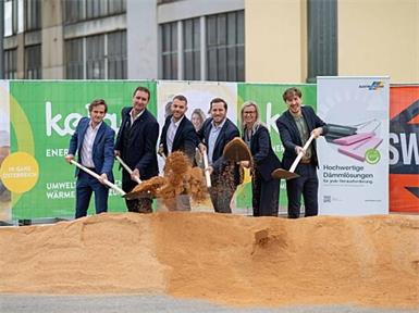 Pinkafelds Bürgermeister Adrian Kubat (3.v.r.) mit VertreterInnen der Kelag.