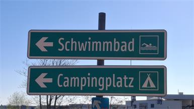 Pläne. In Oggau überlegt die Gemeindeführung die Betriebe am See, darunter den Campingplatz und das Schwimmbad, durch eine eigene Gesellschaft selbst zu betreiben.