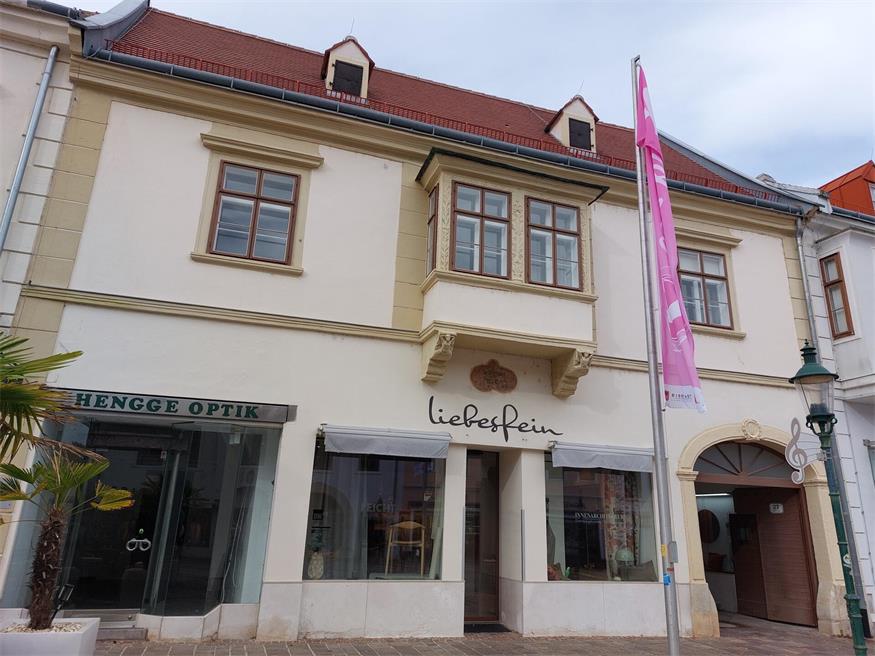 Prägend für das historische Innenstadt-Ensemble sind die Bürgerhäuser, wie hier die ehemalige Permayersche Tabakfabrik in der Hauptstraße 27..