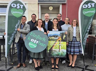Präsentation in Eisenstadt: Maria Ebner, Carina Prettenhofer, Oststeiermark-Tourismus-Geschäftsführer Stefan Schindler, Nina Darnhofer, „saintstephens“-Geschäftsführer Mario Strasser, Andreas Lichtenberger und Mimi Boyer (v.l.).
