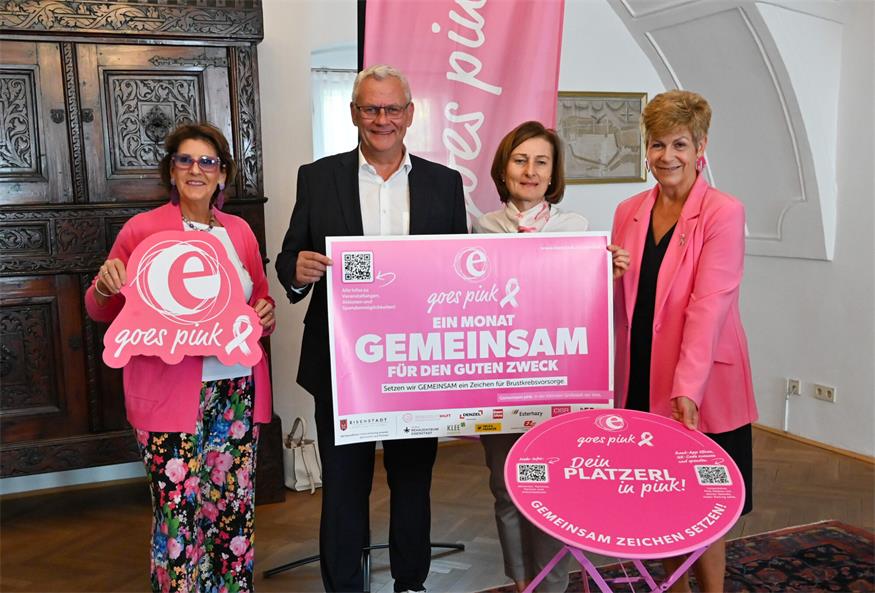 Präsentierten das Programm in Pink (v.l.): Pink-Ribbon-Botschafterin Ágnes Ottrubay, Bürgermeister Thomas Steiner, Krebshilfe-Burgenland-Geschäftsführerin Andrea Konrath und Stadtbezirksvorsteherin Waltrau Bachmaier.