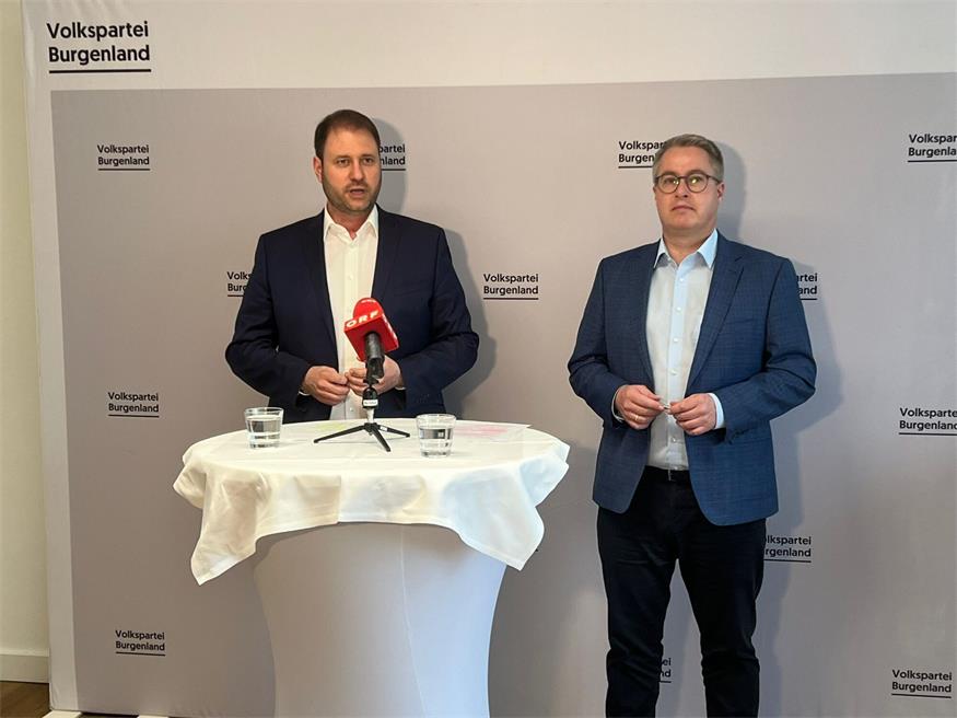 Pressekonferenz bei der Klubklausur. ÖVP-Landesobmann Christian Sagartz und Klubchef Markus Ulram (v.l.). 
