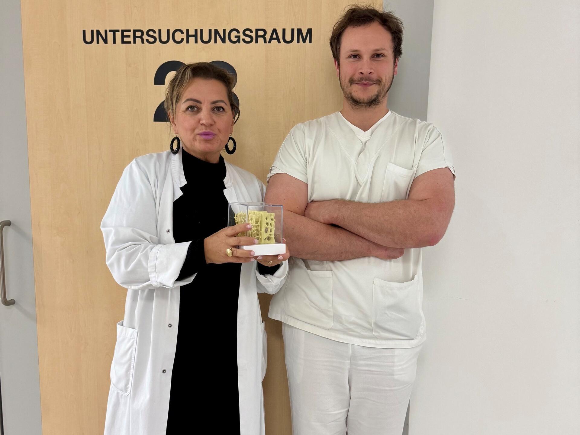 Prim.a Dr.in Mimoza Shema-Kastrati mit Ass.-Dr. Florian Zemljic, der die Ambulanz mitbetreuen wird.