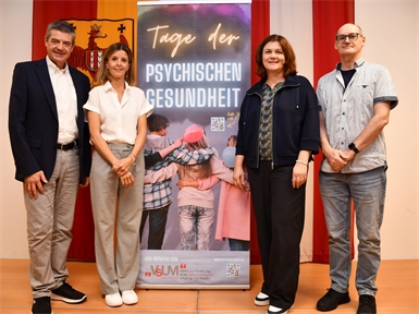 Psychologin Daniela Schmid, Direktor Wilfried Lercher und das Talk-Team der HTL Pinkafeld: Evelin Weber-Kröpfl und Robert Göltl.