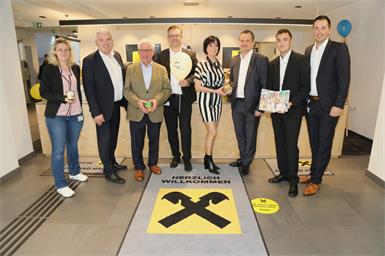 Raiffeisenbank Neusiedl am See: Petra Schwartz, Alfred Moser, Landesrat a.D. Paul Rittsteuer, Gerald Klein, Susanne Mieselberger, Christian Dachs, Wagersreiter Michael und Markus Haider