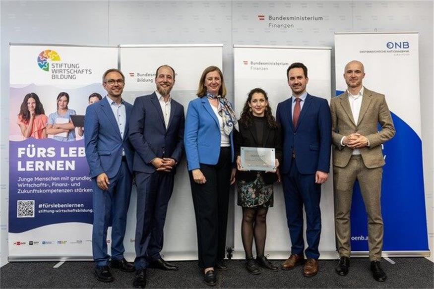 Ready4Finance ist ein bundesweites Zertifizierungsprogramm für Mittelschulen, AHS-Unterstufen und Sonderschulen. Programmpartner sind die Oesterreichische Nationalbank, das Bundesministerium für Bildung, das Bundesministerium für Finanzen und die Stiftung für Wirtschaftsbildung unterstützt durch die Bildungsdirektionen Oberösterreich und Wien. Eine Ausweitung auf Volksschulen und die Sekundarstufe II ist in Ausarbeitung.