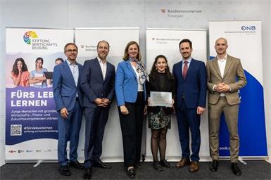 Ready4Finance ist ein bundesweites Zertifizierungsprogramm für Mittelschulen, AHS-Unterstufen und Sonderschulen. Programmpartner sind die Oesterreichische Nationalbank, das Bundesministerium für Bildung, das Bundesministerium für Finanzen und die Stiftung für Wirtschaftsbildung unterstützt durch die Bildungsdirektionen Oberösterreich und Wien. Eine Ausweitung auf Volksschulen und die Sekundarstufe II ist in Ausarbeitung.