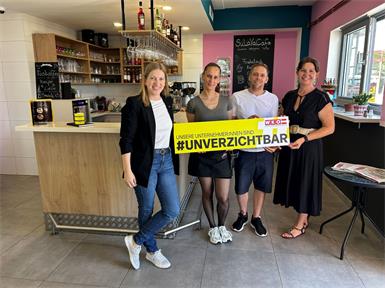 Regionalstellenleiterin Evelyn Zarits, Zsuzsanna und Laszlo Grászl und Regionalstellenobfrau Melanie Eckhardt.