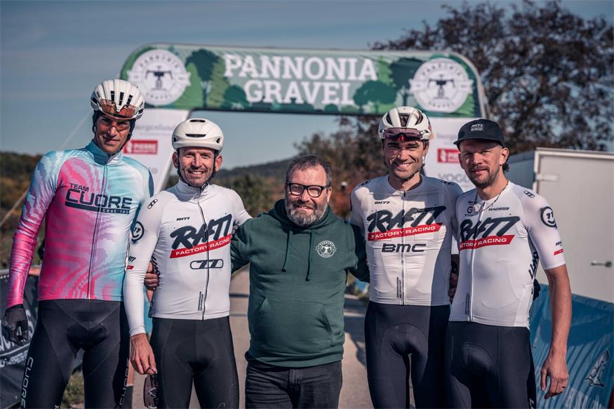 Reto Hollenstein, Rene Haselbacher, Johannes Hessenberger, Felix Ritzinger und Matthias Krizek (v.l.) beim 2. Pannonia Gravel.