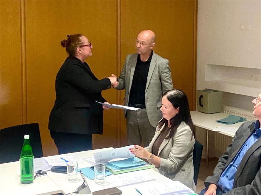 Robert Antoni wurde schon im Zuge der Gemeinderatsitzung von Bezirkshauptfrau Nicole Wild angelobt.