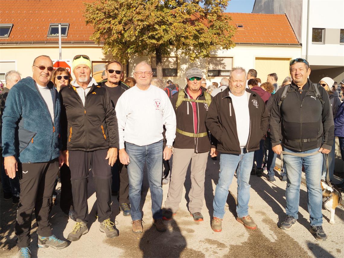 Robert, Brigitte, Ernst, Franz, Michael, Helmut, Herbert und Bertl von den „Oidn...