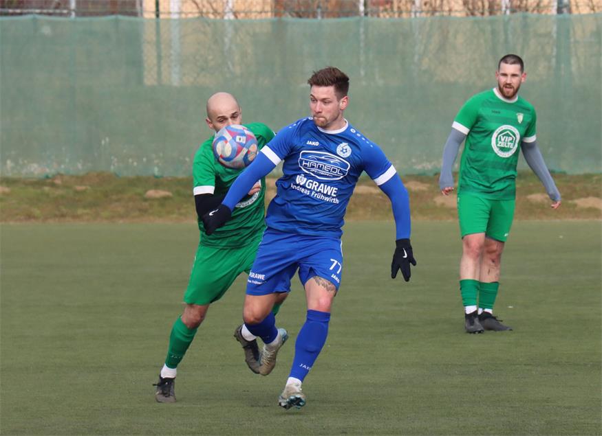 Robin Bleyer (v.) erzielte beim späteren 6:6 den 2:1-Führungstreffer für die Gemeinde Tobaj.