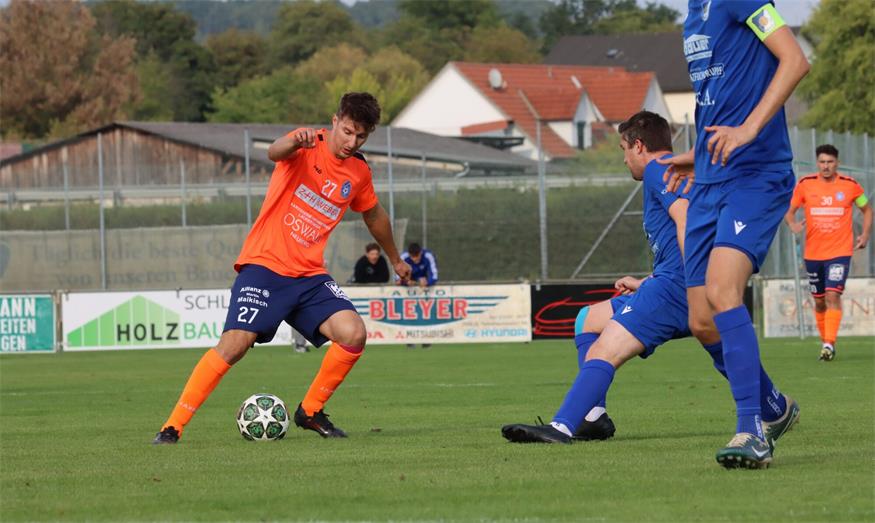 Robust! Lukas Spirk (l.) und der ASV verlangten Stegersbach alles ab.