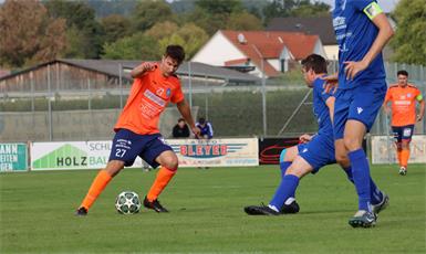 Robust! Lukas Spirk (l.) und der ASV verlangten Stegersbach alles ab.