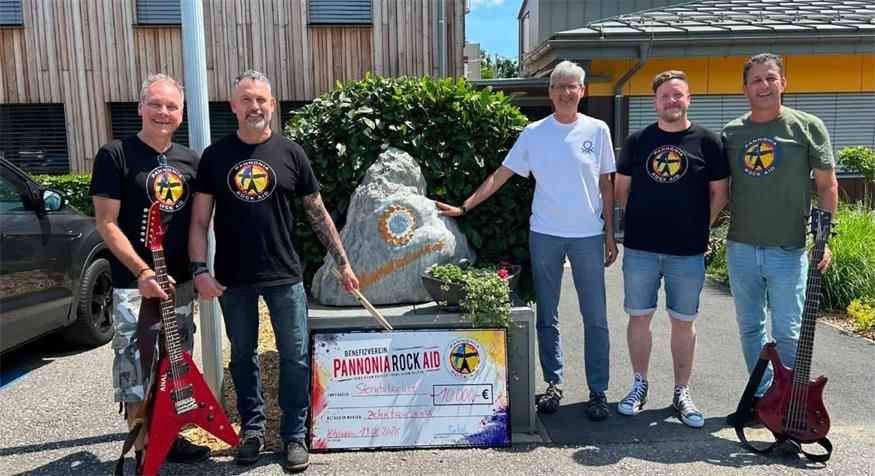 Rocker mit Herz. Sterntalerhof-Geschäftsführer Harald Jankovits (3.v.r.) freute sich über den Besuch von Gerhard Frasz, Jochen „Sortsch“ Szorger, Manuel Nemeth und Christian Unger (v.l.).
