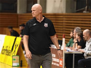 Rocks-Trainer Mike Coffin erlebte ein intensives Spiel in Wien und den ersten Saisonsieg seiner Rocks. 