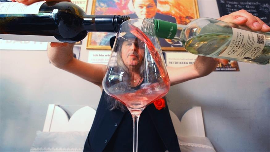 "Rotwein oder Weißwein?", eine schwierige Frage, auf die LIGHTWöKER eine Antwort fand.