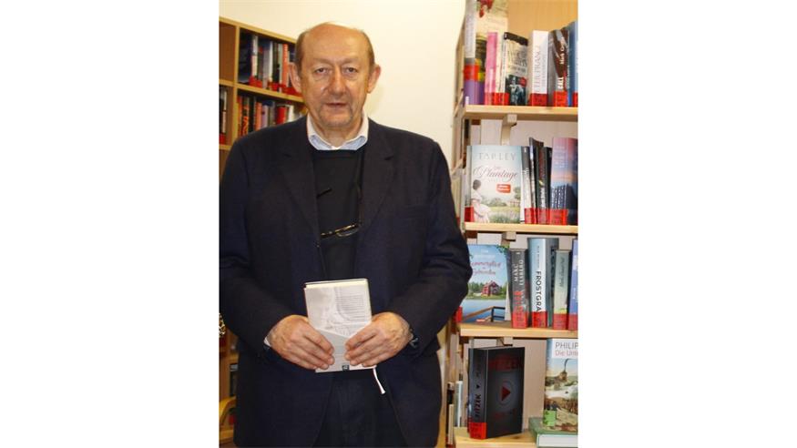 Rudolf Ferscha arbeitet im Team der Stadtbibliothek mit, für die er den Begriff „Wohnzimmer der Stadt“ geprägt hat und ist in der Pfarre aktiv. Seit nunmehr 55 Jahren ist er auch engagierter Feuerwehrmann und er übte von 1989 bis 2013 die Funktion des Bezirksfeuerwehrkommandanten aus.