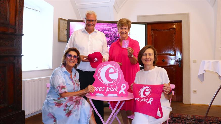 Rufen auf zum Mitmachen: Pink Ribbon Burgenland Botschafterin Ágnes Ottrubay, Bürgermeister Thomas Steiner, Stadtbezirksvorsteherin Waltraud Bachmaier und Andrea Konrath Krebshilfe Burgenland-Geschäftsführerin (v.l.).