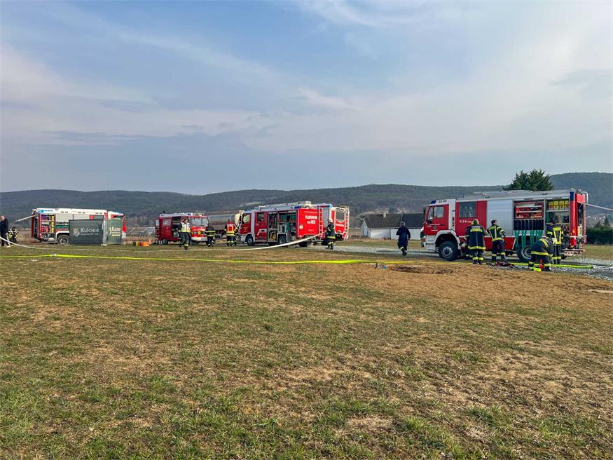 Rund fünf Hektar Fläche standen in Flammen. Nach drei Stunden konnte „Brand aus“ gegeben werden. 