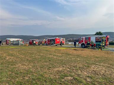 Rund fünf Hektar Fläche standen in Flammen. Nach drei Stunden konnte „Brand aus“ gegeben werden. 