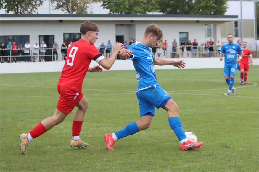SPG Hrvati steckt nach drei Spielen tief in der Krise – beim 0:8 gegen Loipersbach war kaum Gegenwehr zu erkennen. Gästespieler Sandro Sedlatschek trug sich hingegen zweimal in die Schützenliste ein. 