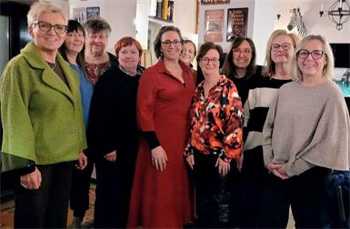 SPÖ Frauen Oberwart - Klausur: Landtagsabgeordnete und SPÖ Bezirksfrauenvorsitzende Doris Prohaska (l.) mit SPÖ Oberwart Frauenvorsitzender Verena Liszt-Rohlf (Bild Mitte) und dem Frauen-Team in Oberwart.