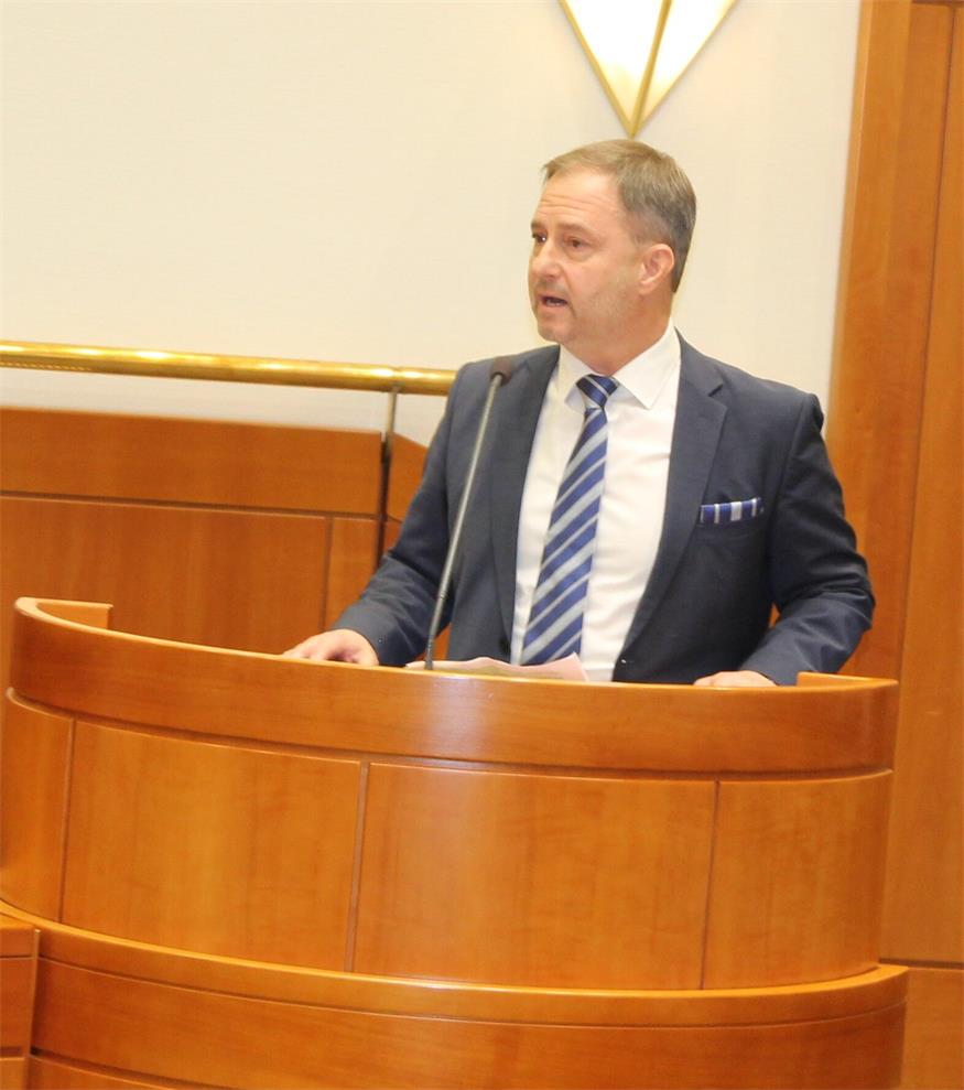 Kein Misstrauen nach Doskozils Budgetrede: Nur 15 standen auf