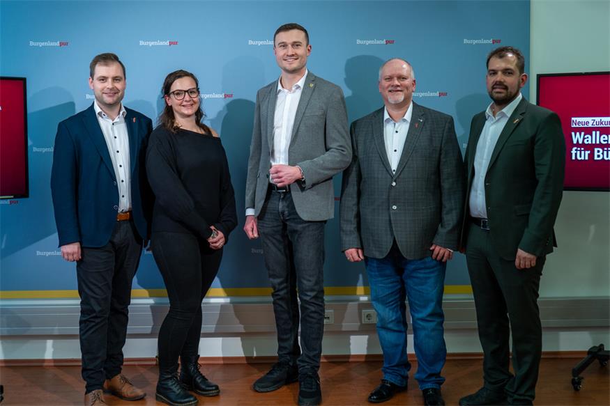 SPÖ-Landesgeschäftsführer Kevin Friedl, Ortsparteivorsitzender-Stellvertreterin Julia Plachy, Spitzenkandidat Stefan Wallentich, SPÖ Landesgeschäftsführer Friedrich Radlspäck und Bezirksparteivorsitzender LAbg. Kilian Brandstätter