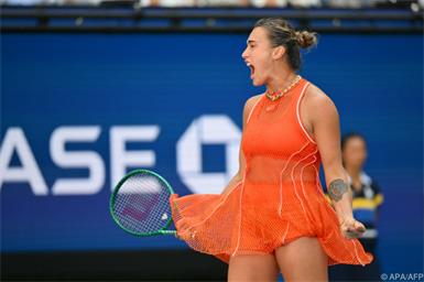 Sabalenka nach hartem Kampf weiter