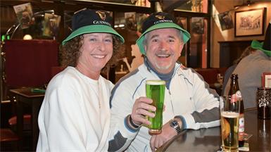 Sabine und Edwin freuten sich auf das grüne Bier im H3.