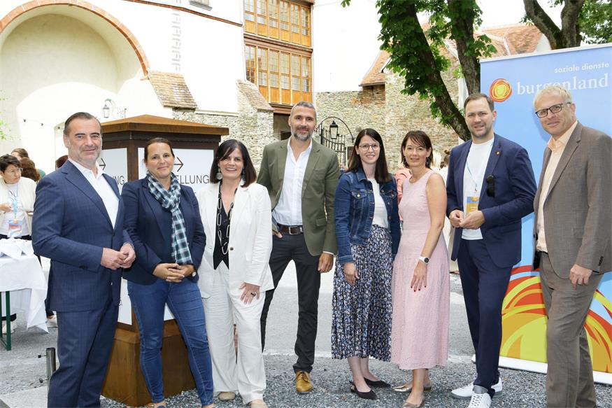 Sascha Bock, Micha Maria Meixner, Waltraud Kölly-Schranz, Geza Petrakovits, Viktoria Wertner, Birgit Kovacs, Johannes Zsifkovits und Andras Predl. 