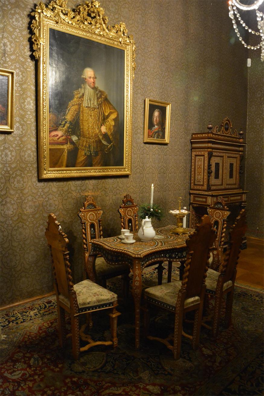 Auf Entdeckungstour zwischen Schloss, Schuhmuseum und Sliwowitz